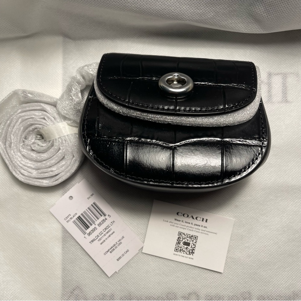 NWT Coach turnlock card case